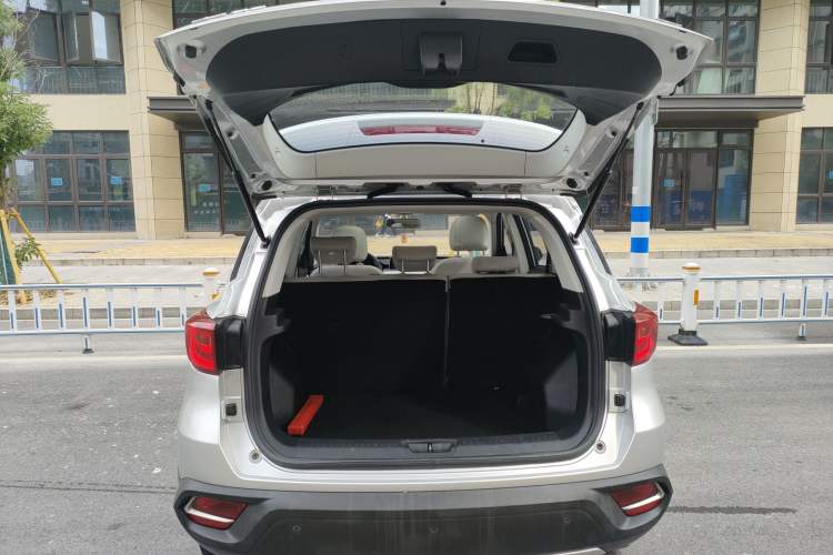 Used Hanteng X5 2018 1.5T CVT Luxury Edition Trunk