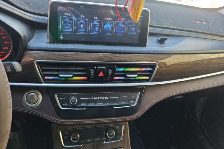 Used Hanteng X5 2018 1.5T CVT Luxury Edition Audio And AC Panel