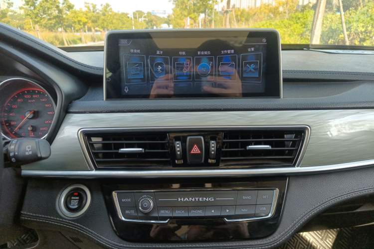 Used Hanteng X5 2018 1.5T CVT Luxury Edition Audio And AC Panel