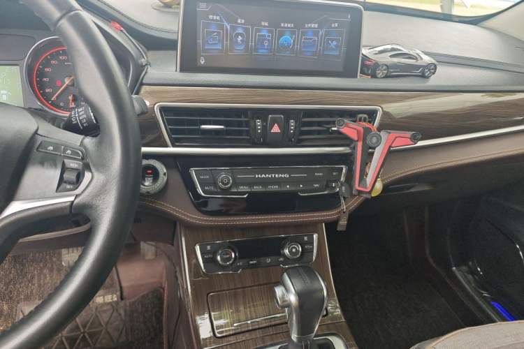 Used Hanteng X5 2018 1.5T CVT Luxury Edition Audio And AC Panel