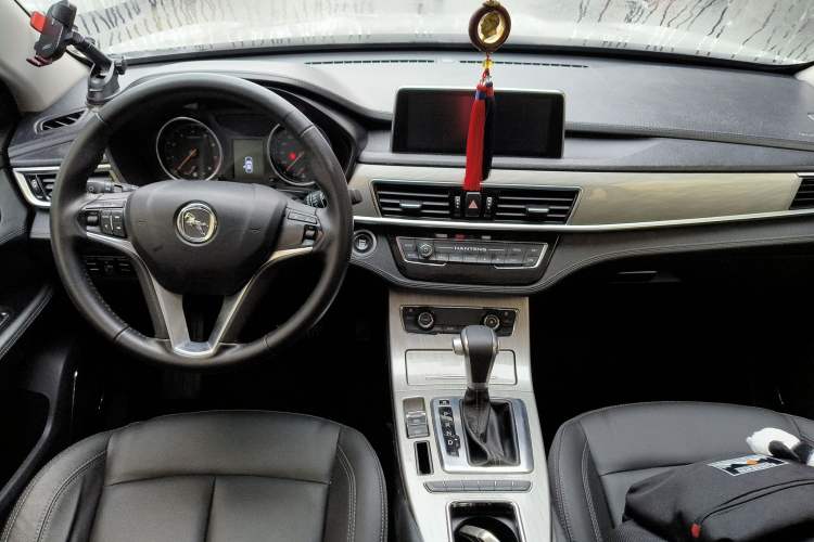 Used Hanteng X5 2018 1.5T CVT Luxury Edition Center Console