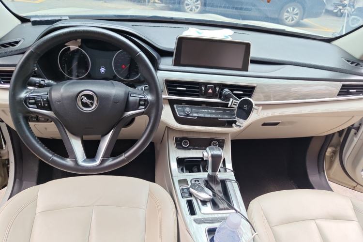 Used Hanteng X5 2018 1.5T CVT Luxury Edition Center Console