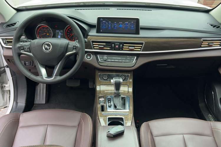 Used Hanteng X5 2018 1.5T CVT Luxury Edition Center Console