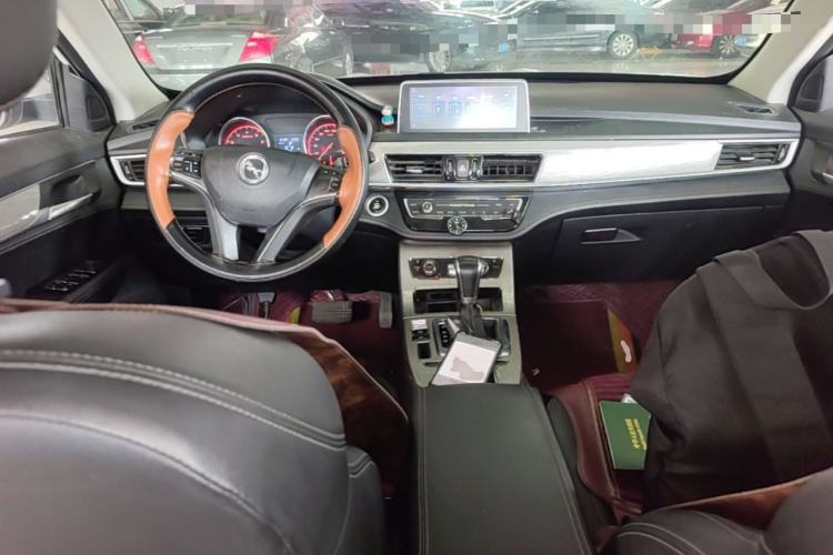 Used Hanteng X5 2018 1.5T CVT Luxury Edition Center Console