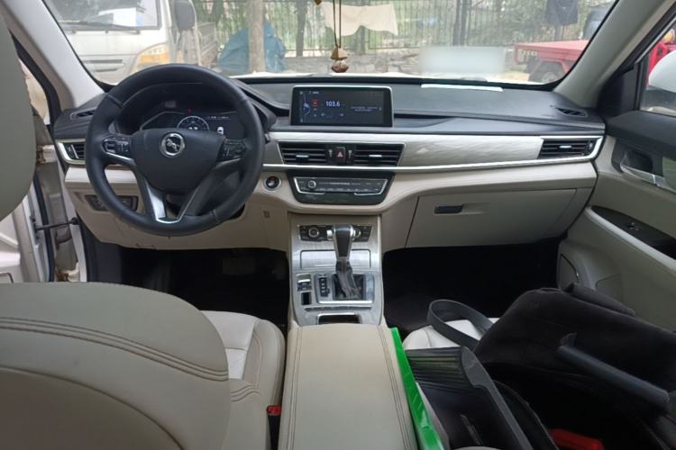 Used Hanteng X5 2018 1.5T CVT New Year Edition Center Console