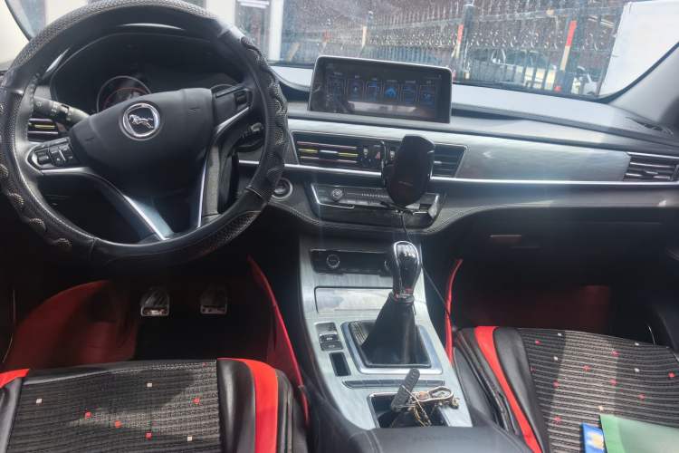 Used Hanteng X5 2018 1.5T Manual Luxury Edition Center Console