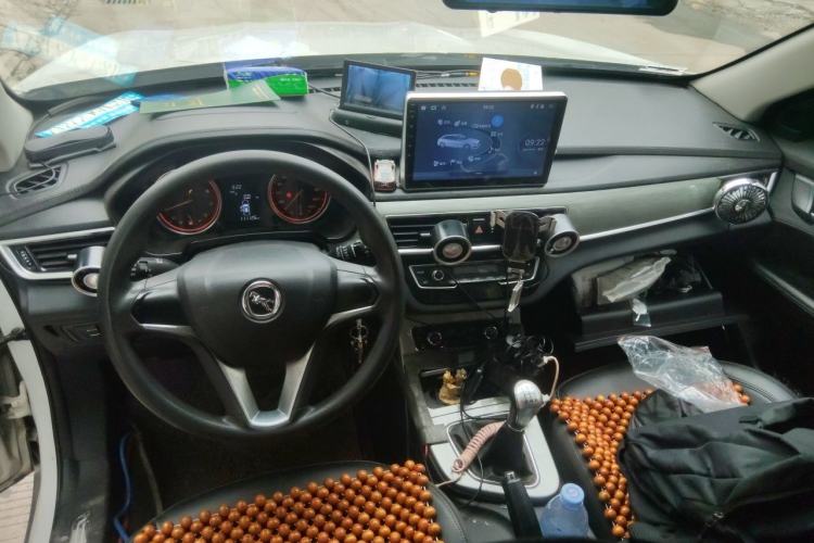 Used Hanteng X5 2018 1.5L Manual Comfort Edition Center Console