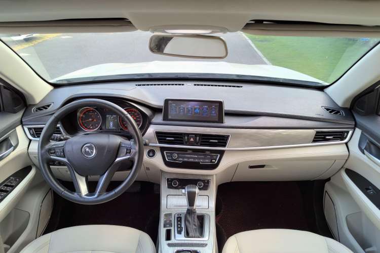 Used Hanteng X5 2018 1.5T CVT Luxury Edition Center Console
