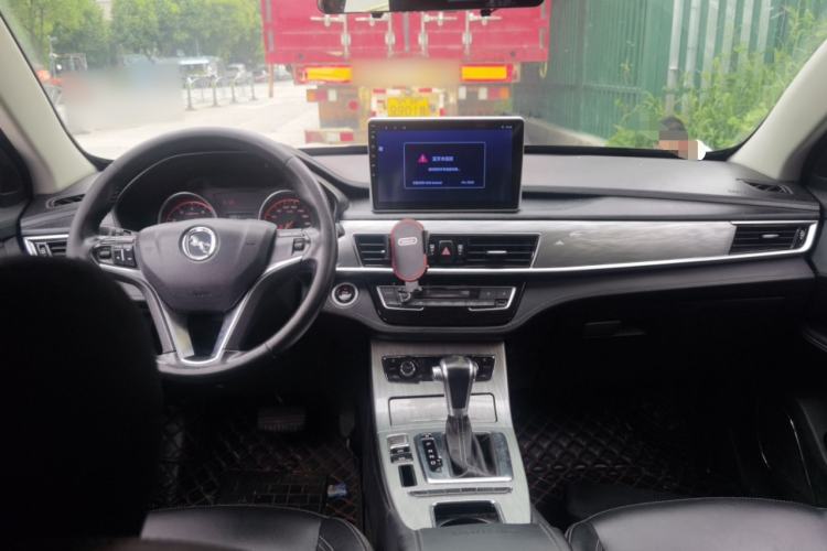 Used Hanteng X5 2018 1.5T CVT Elite Edition Center Console
