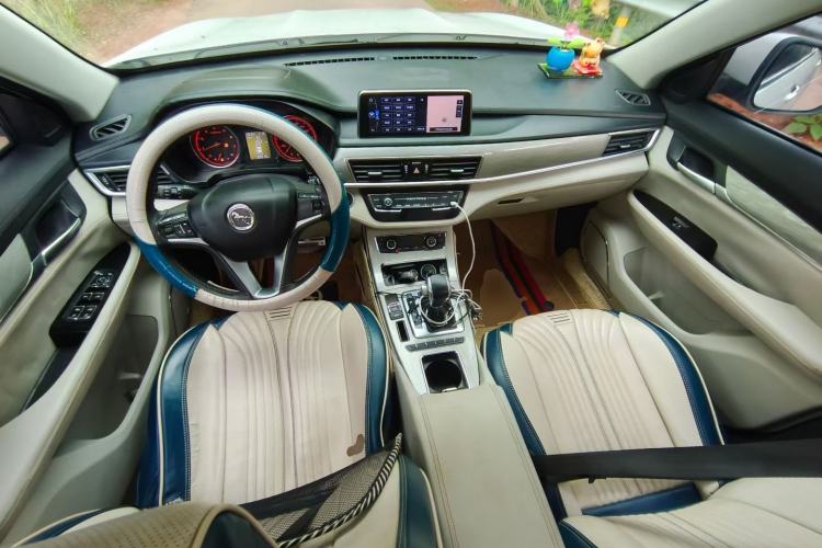 Used Hanteng X5 2018 1.5T CVT Luxury Edition Center Console