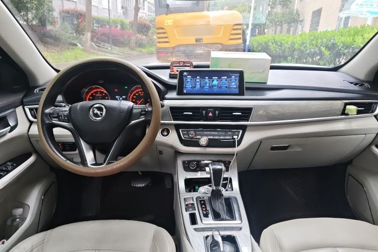 Used Hanteng X5 2018 1.5T CVT Luxury Edition Center Console