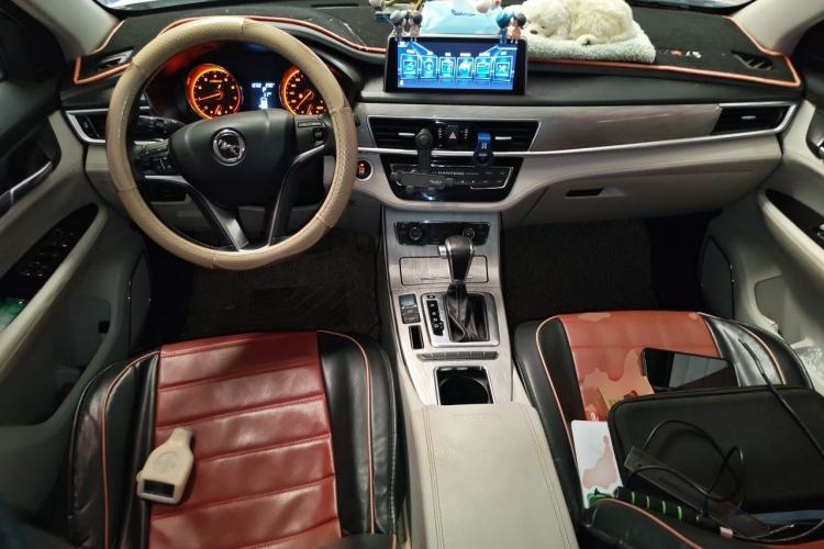 Used Hanteng X5 2018 1.5T CVT Luxury Edition Center Console