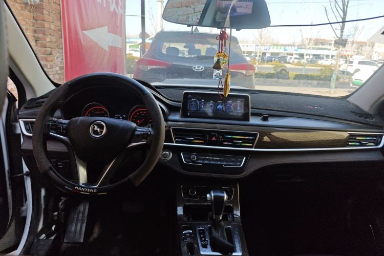 Used Hanteng X5 2018 1.5T CVT Luxury Edition Center Console