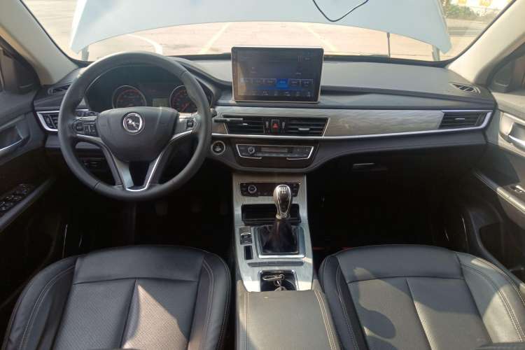 Used Hanteng X5 2018 1.5T Manual Elite Edition Center Console