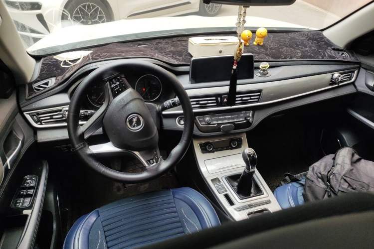 Used Hanteng X5 2018 1.5T Manual Luxury Edition Center Console