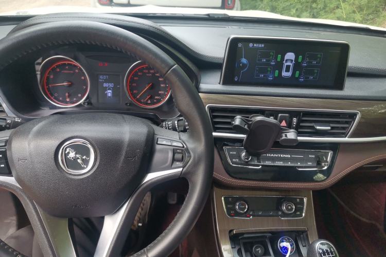 Used Hanteng X5 2018 1.5T Manual Elite Edition Center Console
