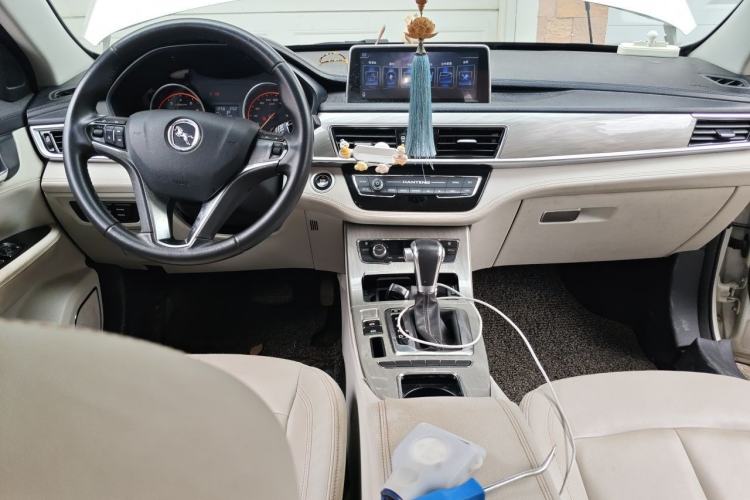 Used Hanteng X5 2018 1.5T CVT Luxury Edition Center Console