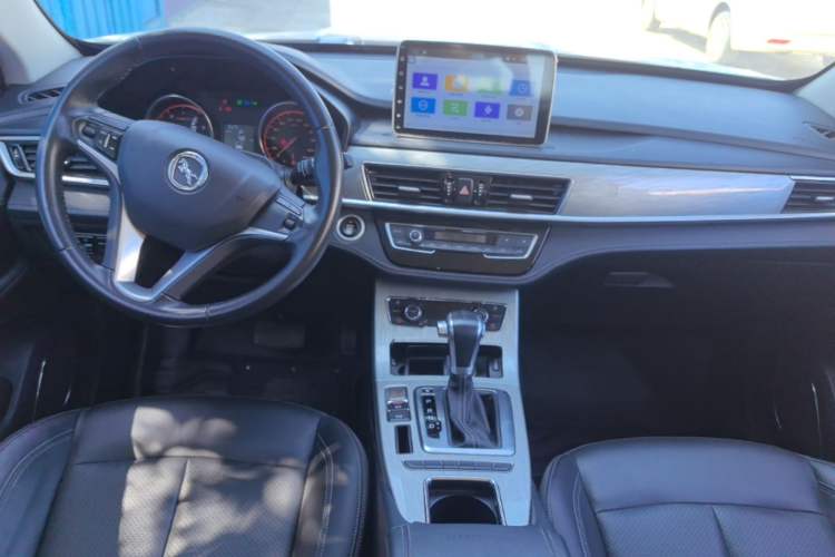 Used Hanteng X5 2018 1.5T CVT Elite Edition Center Console