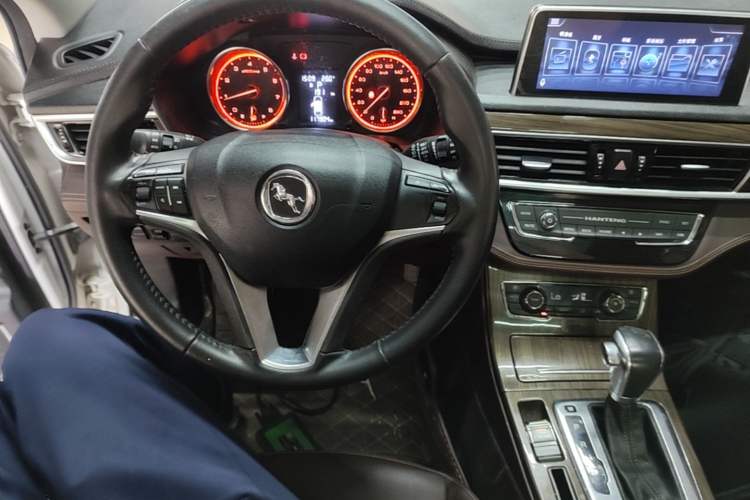 Used Hanteng X5 2018 1.5T CVT Luxury Edition Center Console