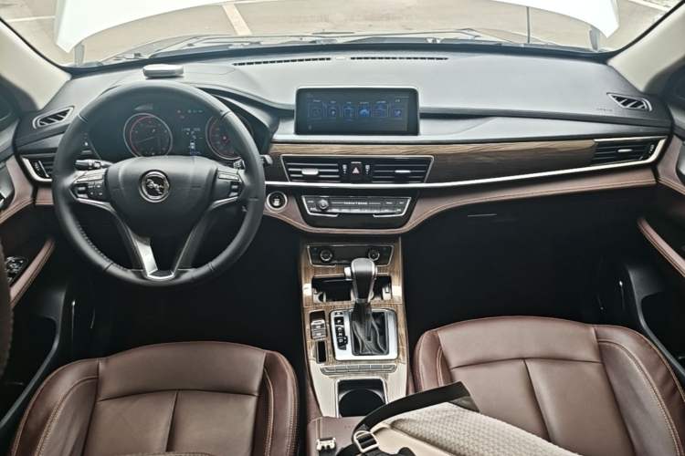 Used Hanteng X5 2018 1.5T CVT Luxury Edition Center Console
