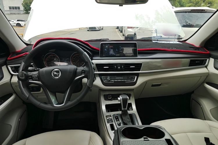 Used Hanteng X5 2018 1.5T CVT Luxury Edition Center Console