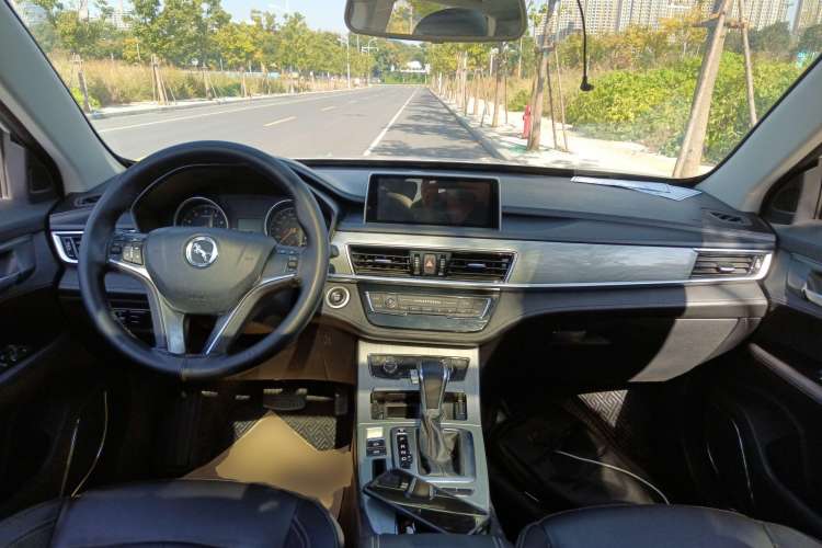 Used Hanteng X5 2018 1.5T CVT Luxury Edition Center Console