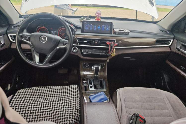 Used Hanteng X5 2018 1.5T CVT Luxury Edition Center Console