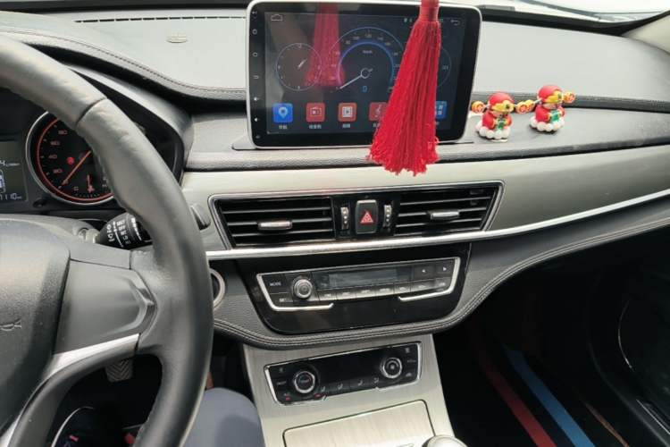 Used Hanteng X5 2018 1.5L Manual Elite Edition Center Console