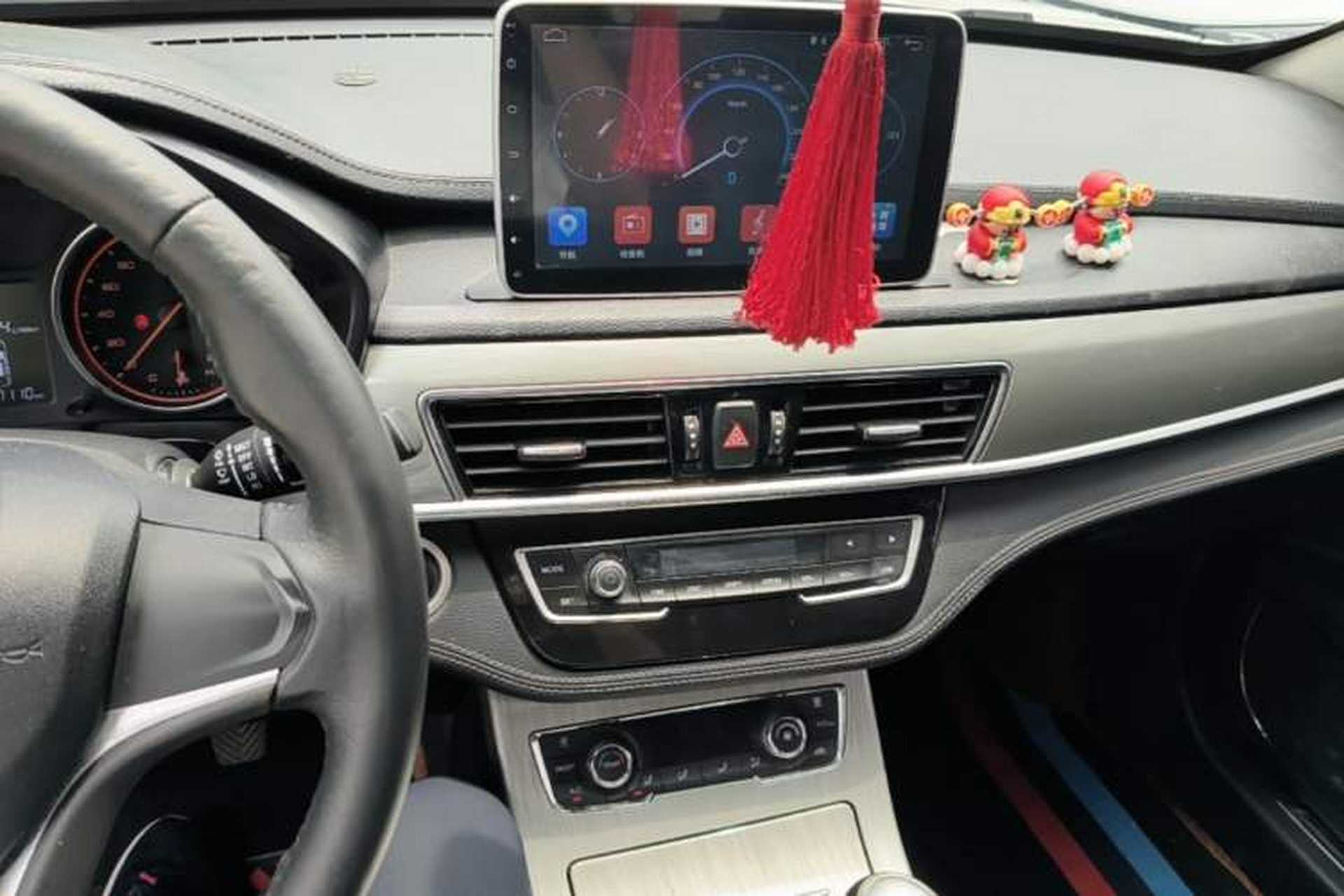 Used Hanteng X5 2018 1.5L Manual Elite Edition Center Console