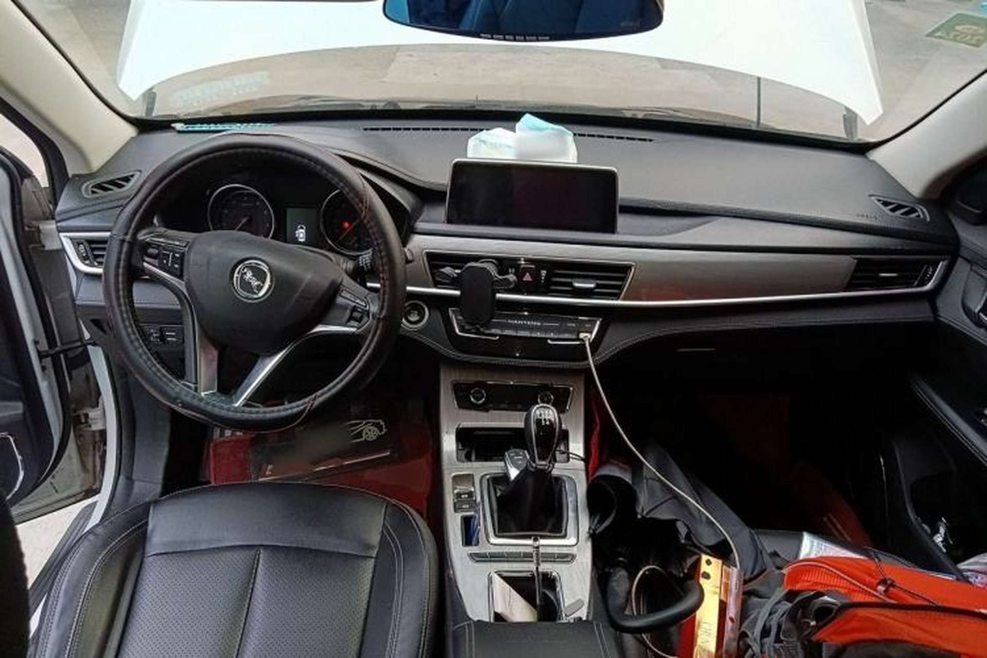 Used Hanteng X5 2018 1.5T Manual Luxury Edition Center Console