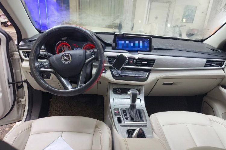 Used Hanteng X5 2018 1.5T CVT Elite Edition Center Console
