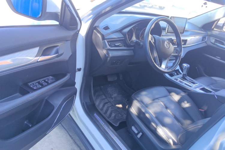 Used Hanteng X5 2018 1.5T CVT Elite Edition Driver Seat