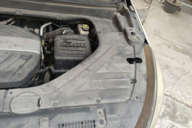 Used Hanteng X5 2018 1.5T Manual Luxury Edition Engine Bay Left
