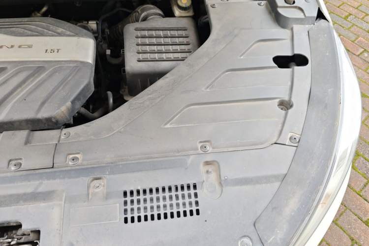 Used Hanteng X5 2018 1.5T CVT Luxury Edition Engine Bay Left