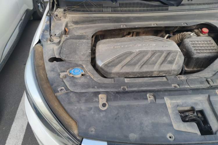 Used Hanteng X5 2018 1.5T Manual Luxury Edition Engine Bay Right