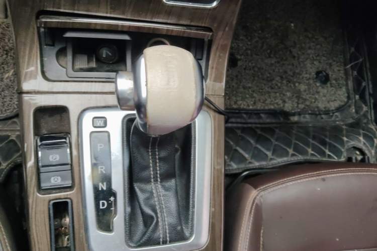 Used Hanteng X5 2018 1.5T CVT Luxury Edition Gear Lever