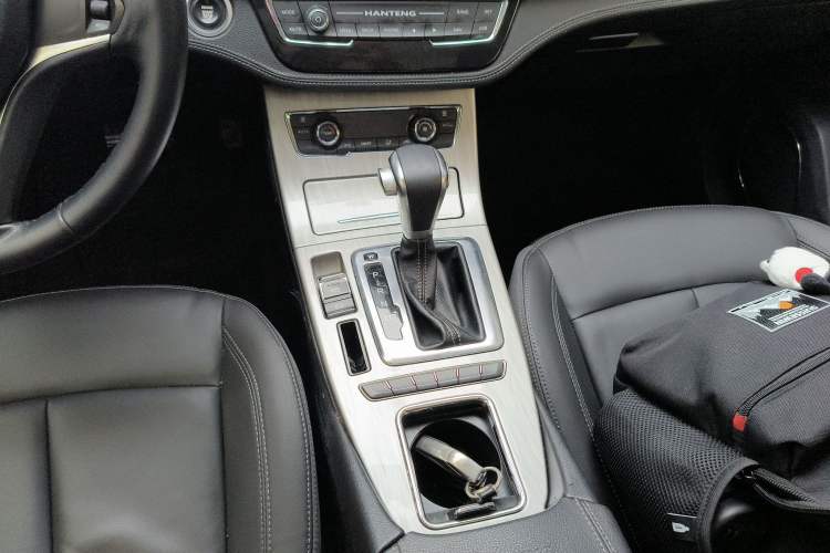 Used Hanteng X5 2018 1.5T CVT Luxury Edition Gear Lever