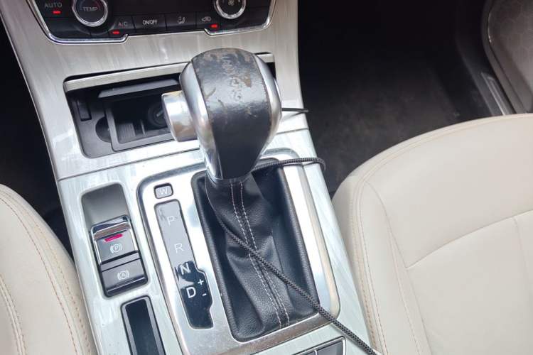 Used Hanteng X5 2018 1.5T CVT Luxury Edition Gear Lever