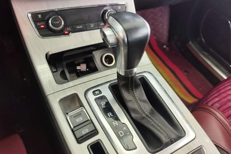 Used Hanteng X5 2018 1.5T CVT Luxury Edition Gear Lever