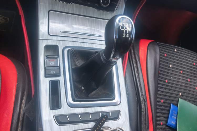 Used Hanteng X5 2018 1.5T Manual Luxury Edition Gear Lever