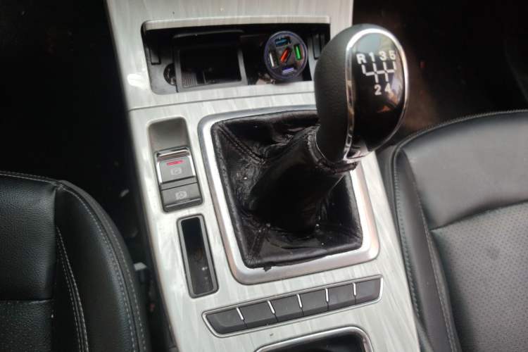 Used Hanteng X5 2018 1.5T Manual Luxury Edition Gear Lever