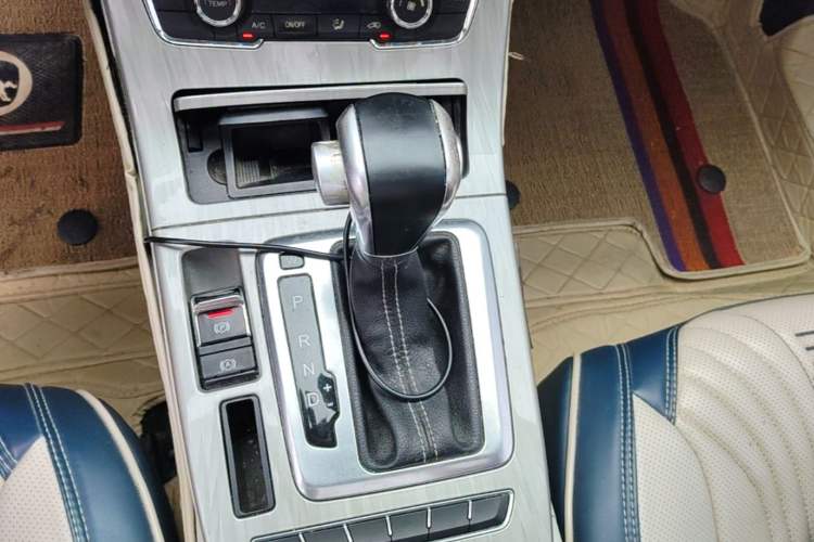 Used Hanteng X5 2018 1.5T CVT Luxury Edition Gear Lever