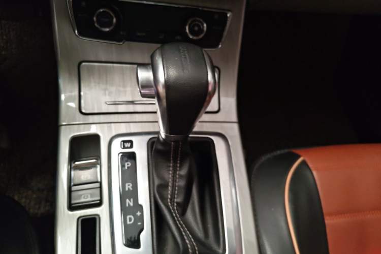 Used Hanteng X5 2018 1.5T CVT Luxury Edition Gear Lever