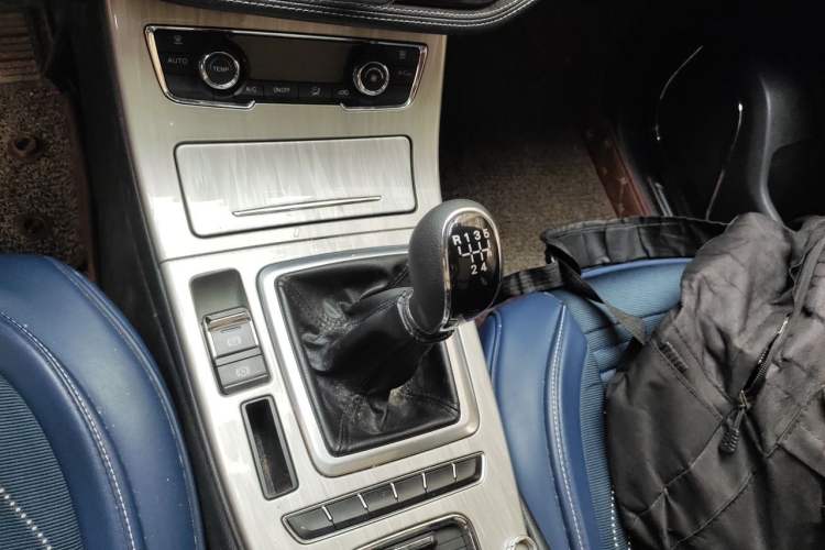 Used Hanteng X5 2018 1.5T Manual Luxury Edition Gear Lever