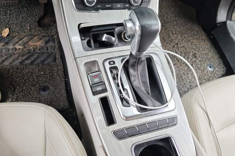 Used Hanteng X5 2018 1.5T CVT Luxury Edition Gear Lever