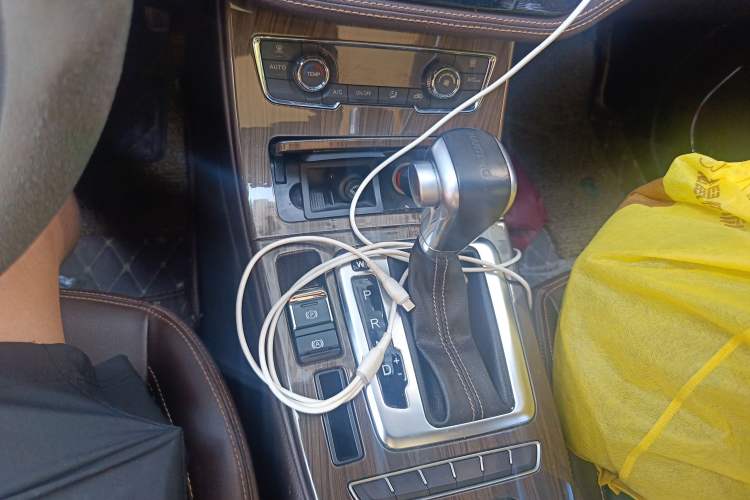 Used Hanteng X5 2018 1.5T CVT Luxury Edition Gear Lever