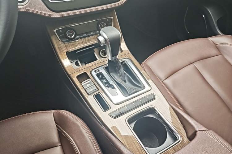 Used Hanteng X5 2018 1.5T CVT Luxury Edition Gear Lever