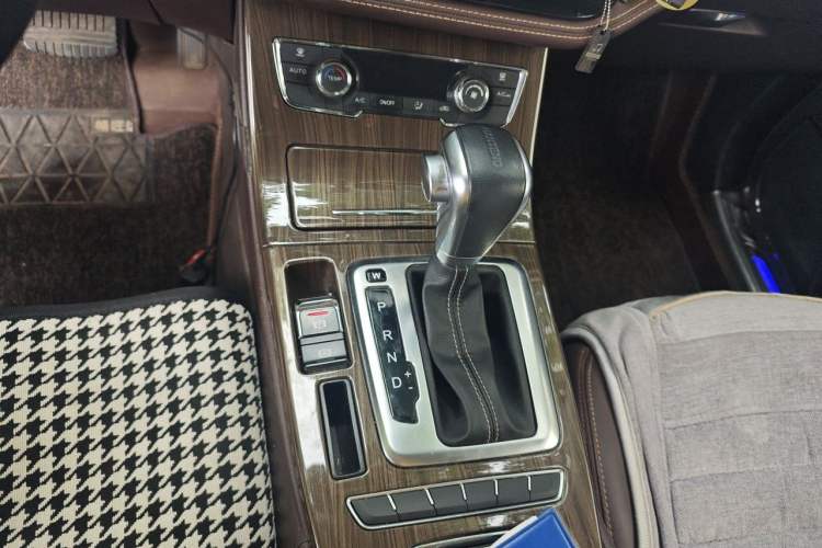 Used Hanteng X5 2018 1.5T CVT Luxury Edition Gear Lever