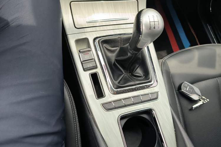 Used Hanteng X5 2018 1.5L Manual Elite Edition Gear Lever