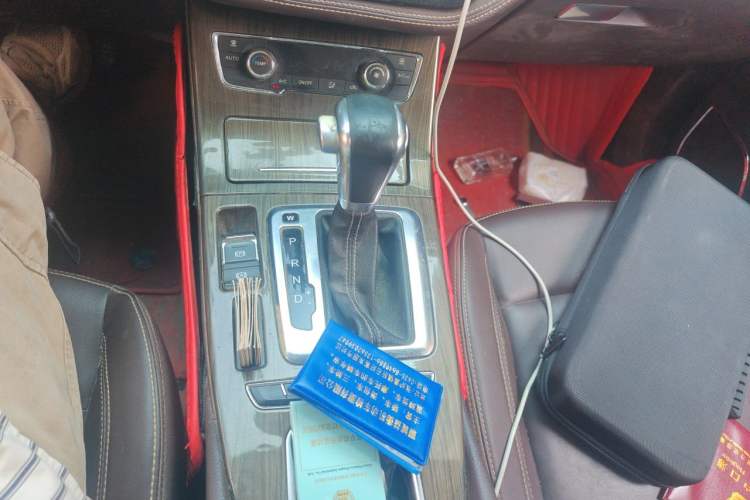 Used Hanteng X5 2018 1.5T CVT Luxury Edition Gear Lever